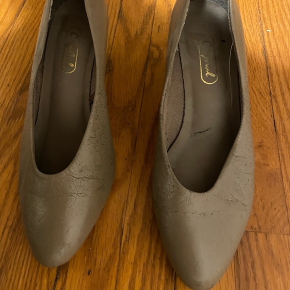 Low heal work shoe. 2/$25 - Picture 3 of 5